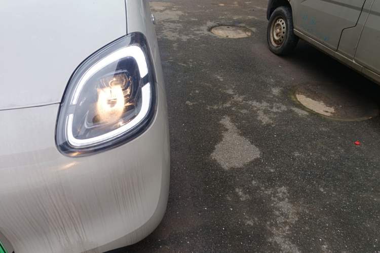 Used Wuling Hongguang MINIEV 2025 Four-Door Version Advanced Edition Left Front Headlight