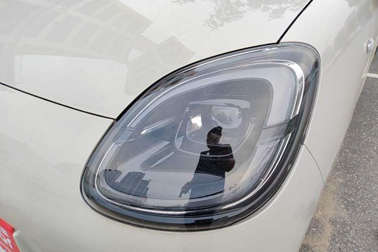 Used Wuling Hongguang MINIEV 2025 Four-Door Version Advanced Edition Left Front Headlight