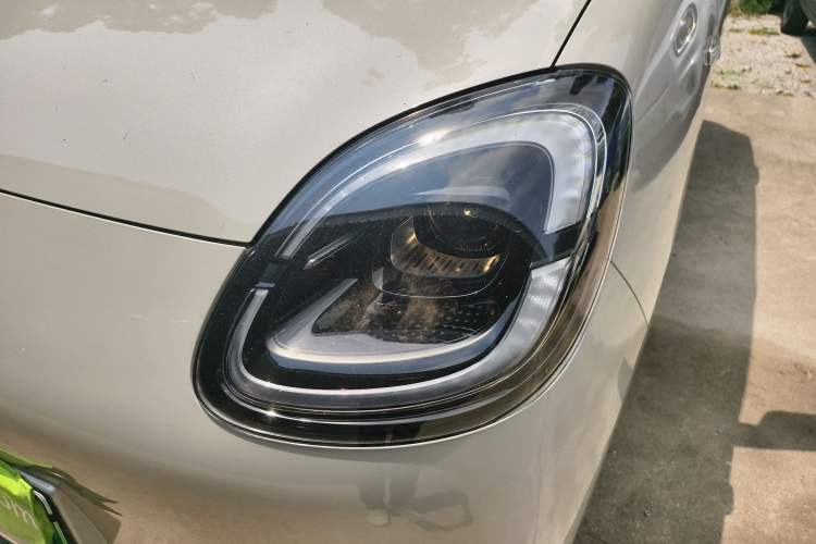 Used Wuling Hongguang MINIEV 2025 Four-Door Version Premium Edition Left Front Headlight