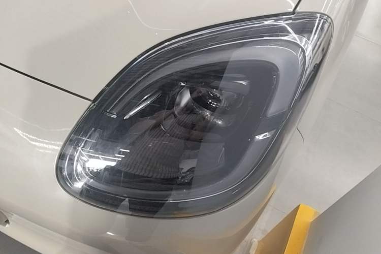 Used Wuling Hongguang MINIEV 2025 Four-Door Version Premium Edition Left Front Headlight