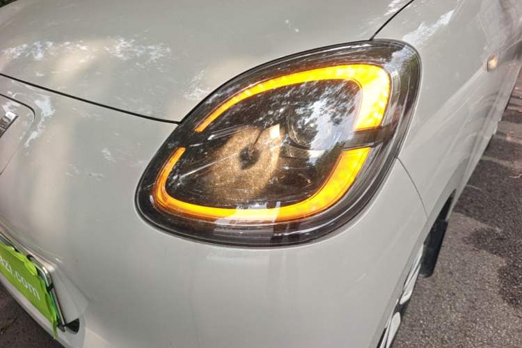 Used Wuling Hongguang MINIEV 2025 Four-Door Version Advanced Edition Left Front Headlight