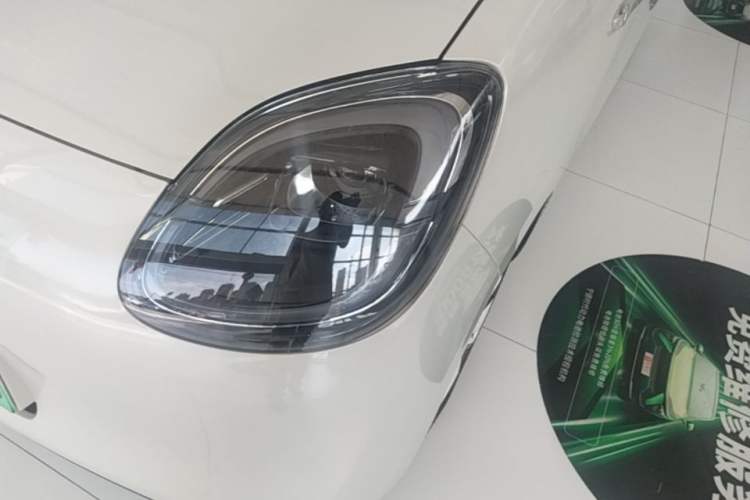 Used Wuling Hongguang MINIEV 2025 Four-Door Version Advanced Edition Left Front Headlight