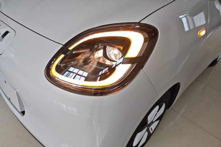 Used Wuling Hongguang MINIEV 2025 Four-Door Version Premium Edition Left Front Headlight