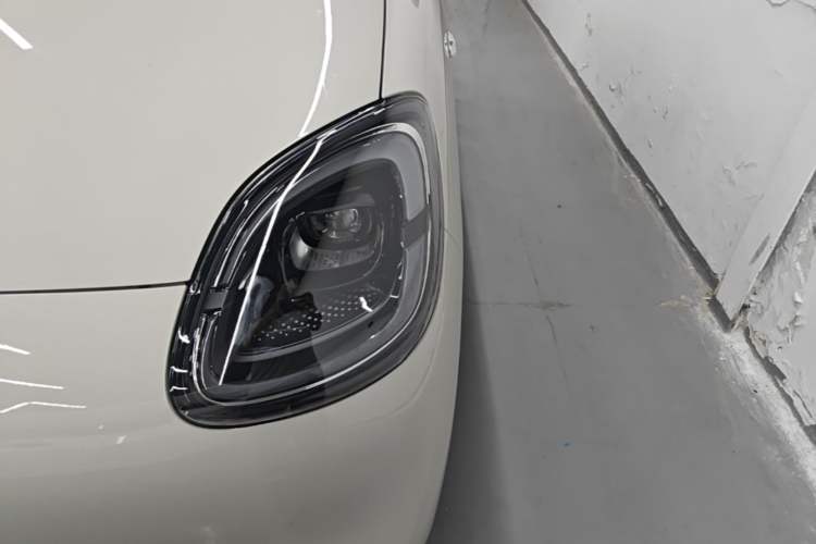 Used Wuling Hongguang MINIEV 2025 Four-Door Version Advanced Edition Left Front Headlight
