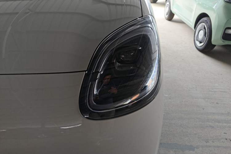 Used Wuling Hongguang MINIEV 2025 Four-Door Version Advanced Edition Left Front Headlight