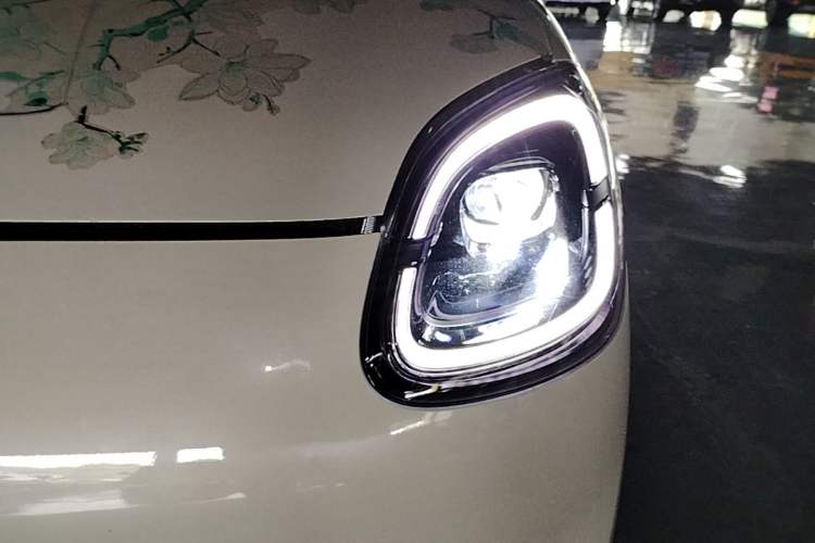 Used Wuling Hongguang MINIEV 2025 Four-Door Version Advanced Edition Left Front Headlight
