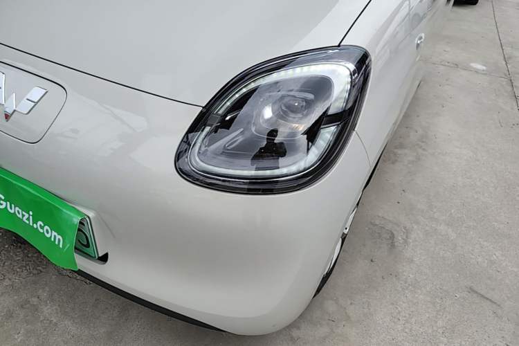 Used Wuling Hongguang MINIEV 2025 Four-Door Version Advanced Edition Left Front Headlight