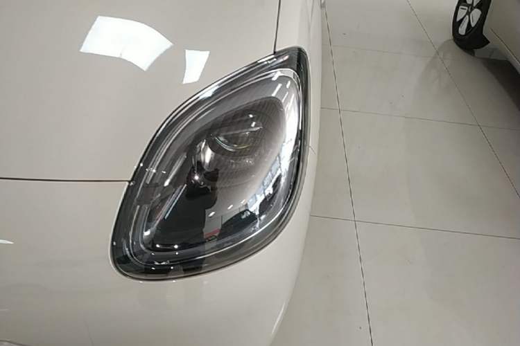 Used Wuling Hongguang MINIEV 2025 Four-Door Version Advanced Edition Left Front Headlight