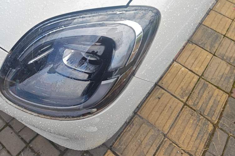 Used Wuling Hongguang MINIEV 2025 Four-Door Version Advanced Edition Left Front Headlight