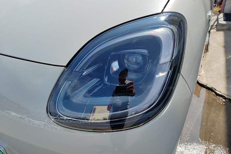 Used Wuling Hongguang MINIEV 2025 Four-Door Version Advanced Edition Left Front Headlight
