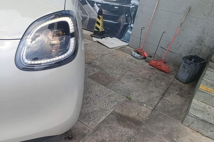 Used Wuling Hongguang MINIEV 2025 Four-Door Version Advanced Edition Left Front Headlight