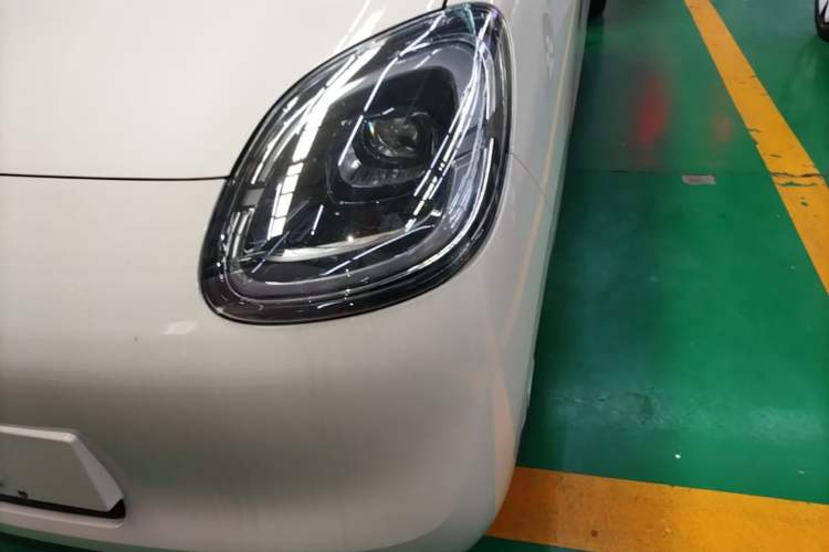 Used Wuling Hongguang MINIEV 2025 Four-Door Version Advanced Edition Left Front Headlight