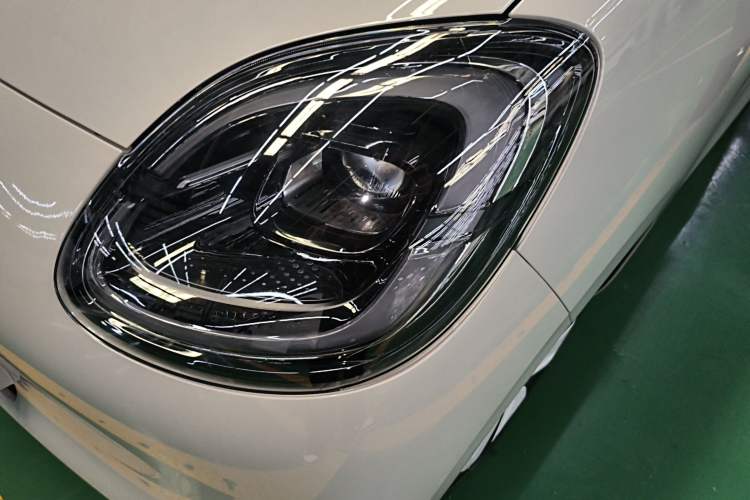 Used Wuling Hongguang MINIEV 2025 Four-Door Version Advanced Edition Left Front Headlight