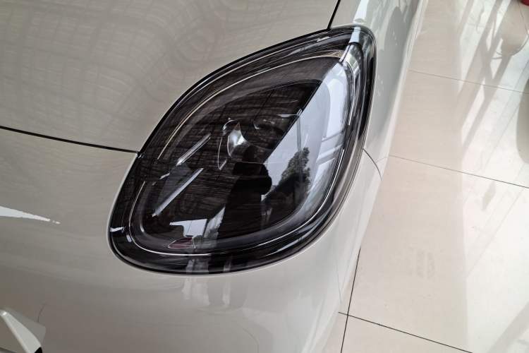 Used Wuling Hongguang MINIEV 2025 Four-Door Version Advanced Edition Left Front Headlight