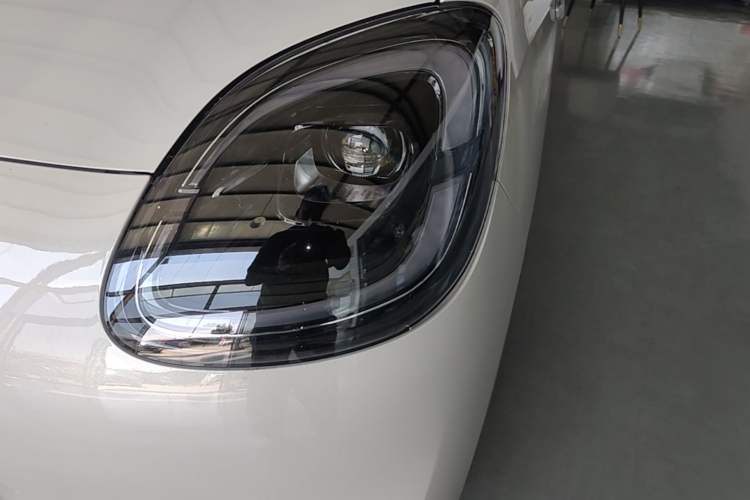 Used Wuling Hongguang MINIEV 2025 Four-Door Version Advanced Edition Left Front Headlight