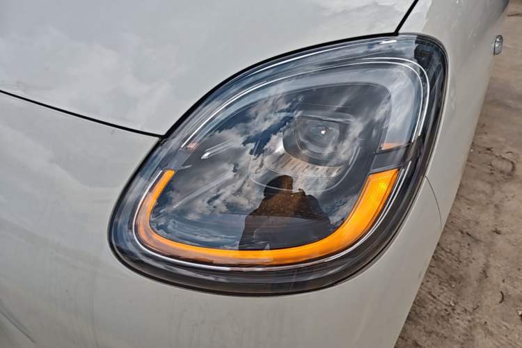 Used Wuling Hongguang MINIEV 2025 Four-Door Version Advanced Edition Left Front Headlight