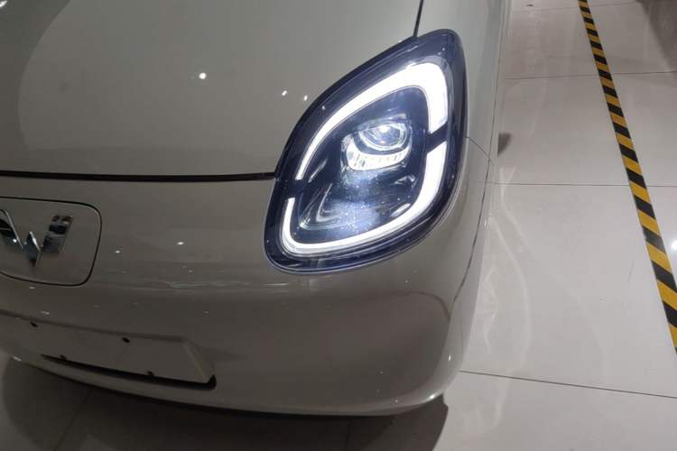 Used Wuling Hongguang MINIEV 2025 Four-Door Version Advanced Edition Left Front Headlight