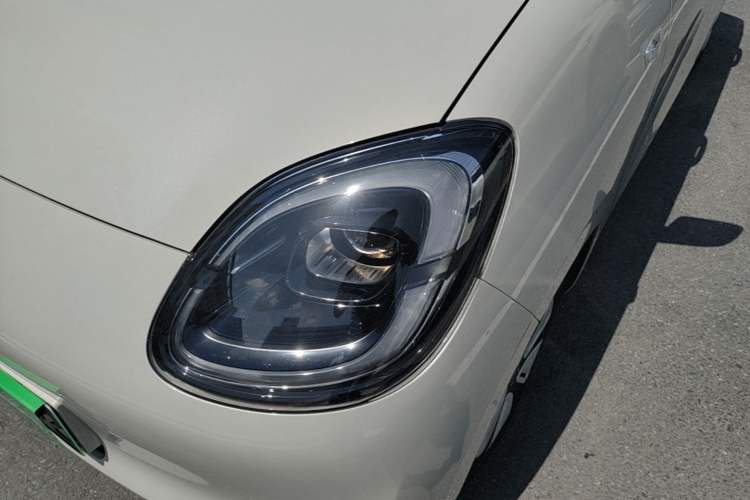 Used Wuling Hongguang MINIEV 2025 Four-Door Version Advanced Edition Left Front Headlight