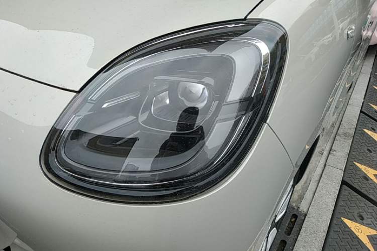 Used Wuling Hongguang MINIEV 2025 Four-Door Version Advanced Edition Left Front Headlight