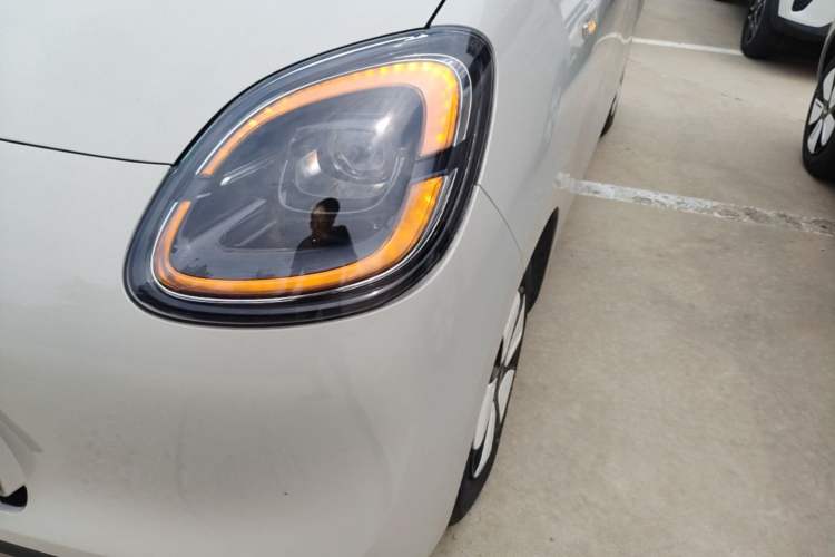Used Wuling Hongguang MINIEV 2025 Four-Door Version Advanced Edition Left Front Headlight