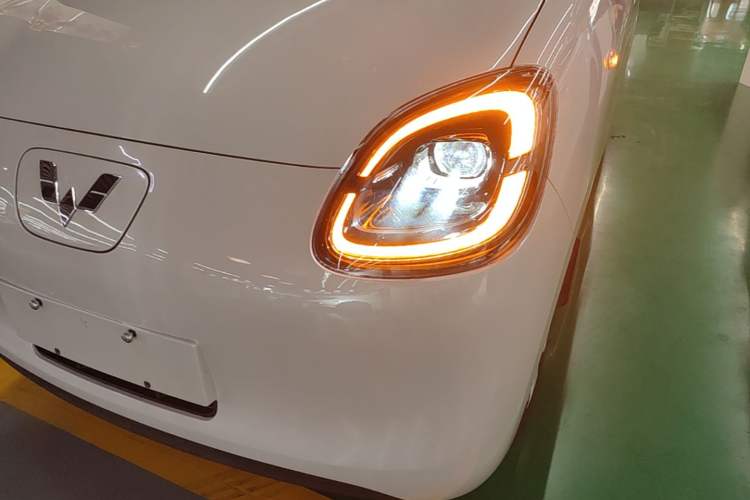 Used Wuling Hongguang MINIEV 2025 Four-Door Version Advanced Edition Left Front Headlight