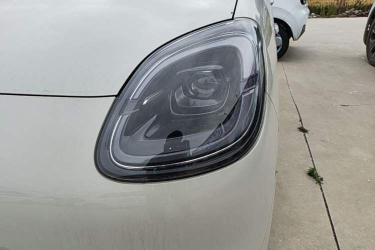 Used Wuling Hongguang MINIEV 2025 Four-Door Version Premium Edition Left Front Headlight
