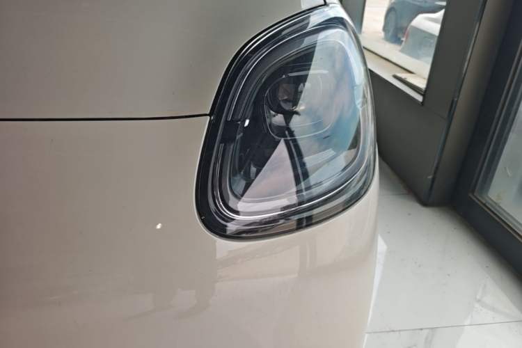 Used Wuling Hongguang MINIEV 2025 Four-Door Version Advanced Edition Left Front Headlight