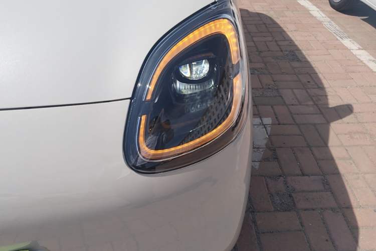 Used Wuling Hongguang MINIEV 2025 Four-Door Version Zhenxiang+ Edition Left Front Headlight