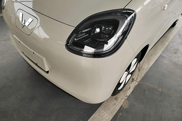Used Wuling Hongguang MINIEV 2025 Four-Door Version Advanced Edition Left Front Headlight