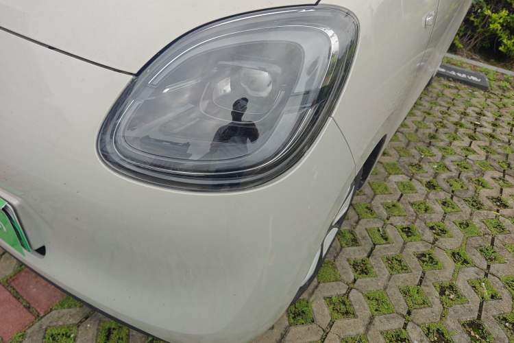 Used Wuling Hongguang MINIEV 2025 Four-Door Version Advanced Edition Left Front Headlight
