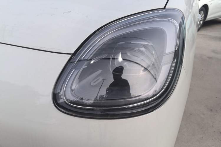 Used Wuling Hongguang MINIEV 2025 Four-Door Version Advanced Edition Left Front Headlight
