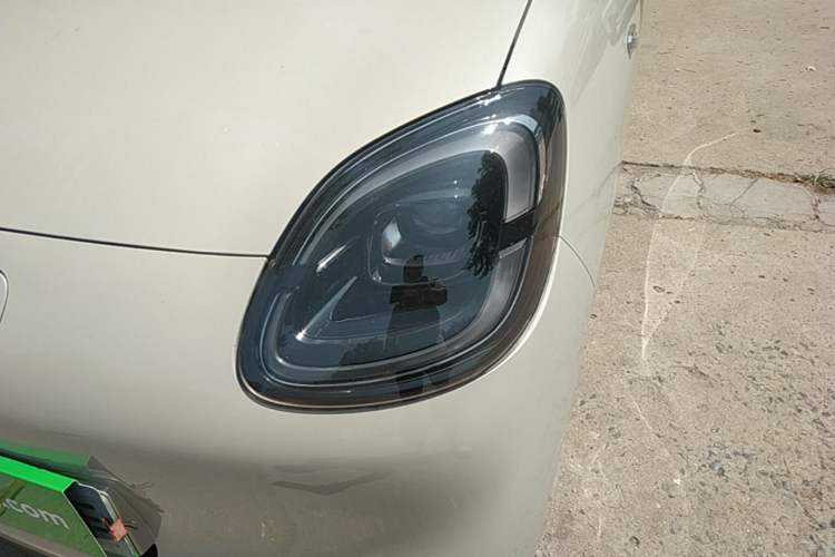 Used Wuling Hongguang MINIEV 2025 Four-Door Version Advanced Edition Left Front Headlight