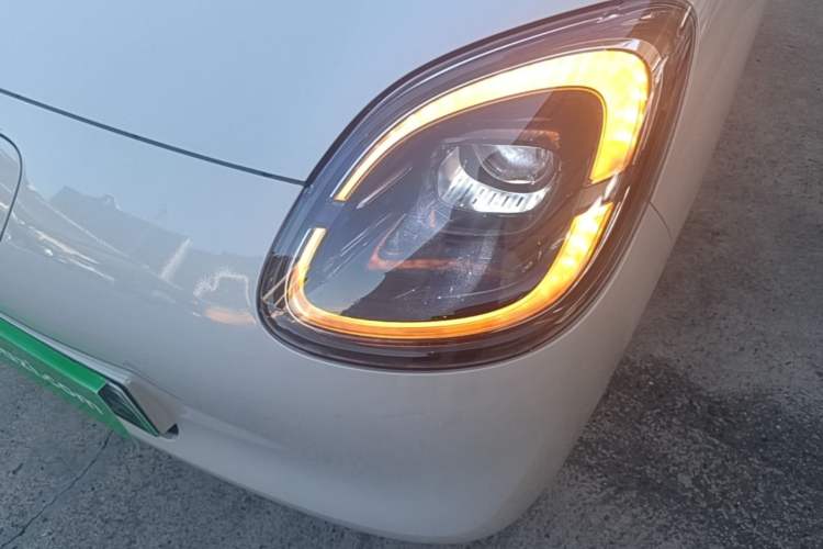 Used Wuling Hongguang MINIEV 2025 Four-Door Version Advanced Edition Left Front Headlight