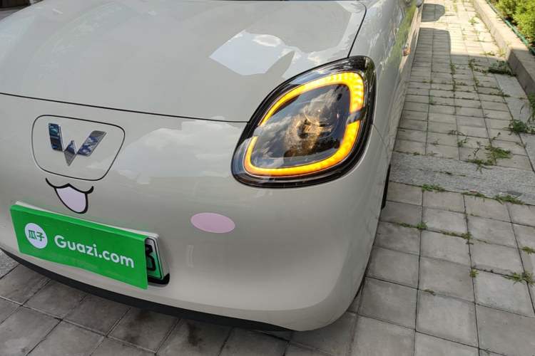 Used Wuling Hongguang MINIEV 2025 Four-Door Version Advanced Edition Left Front Headlight