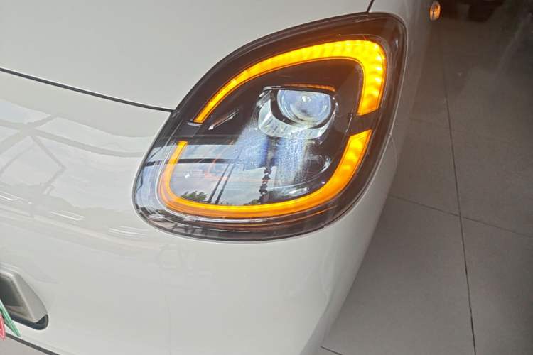 Used Wuling Hongguang MINIEV 2025 Four-Door Version Advanced Edition Left Front Headlight