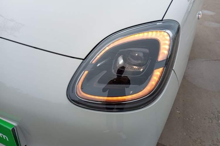 Used Wuling Hongguang MINIEV 2025 Four-Door Version Advanced Edition Left Front Headlight