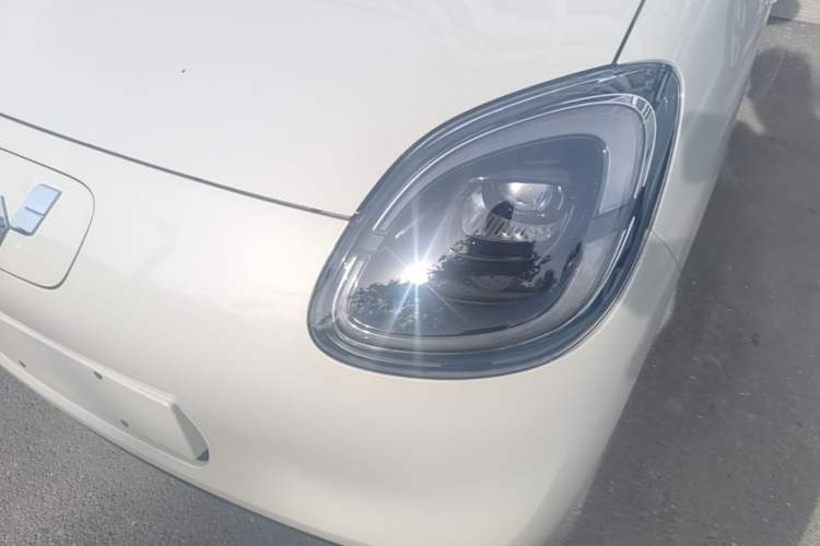 Used Wuling Hongguang MINIEV 2025 Four-Door Version Advanced Edition Left Front Headlight