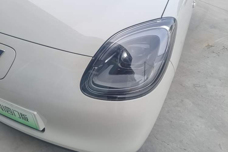Used Wuling Hongguang MINIEV 2025 Four-Door Version Advanced Edition Left Front Headlight