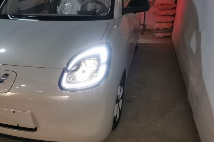 Used Wuling Hongguang MINIEV 2025 Four-Door Version Advanced Edition Left Front Headlight