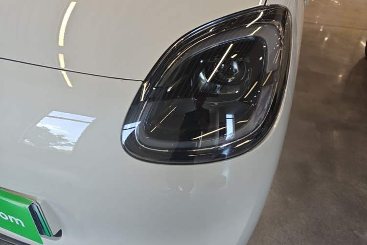Used Wuling Hongguang MINIEV 2025 Four-Door Version Advanced Edition Left Front Headlight