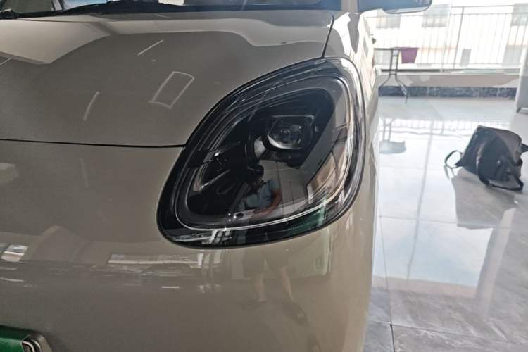 Used Wuling Hongguang MINIEV 2025 Four-Door Version Advanced Edition Left Front Headlight