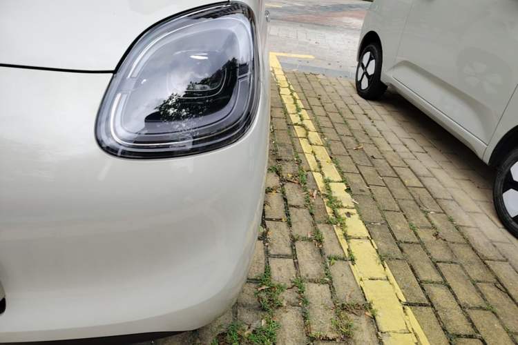 Used Wuling Hongguang MINIEV 2025 Four-Door Version Premium Edition Left Front Headlight