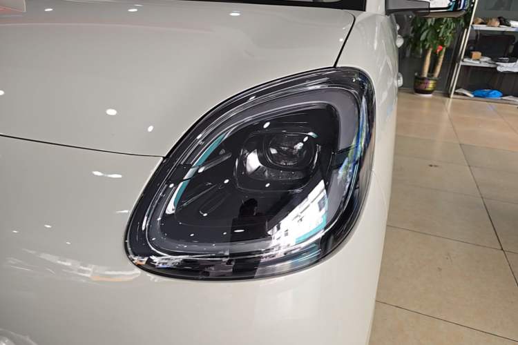 Used Wuling Hongguang MINIEV 2025 Four-Door Version Advanced Edition Left Front Headlight