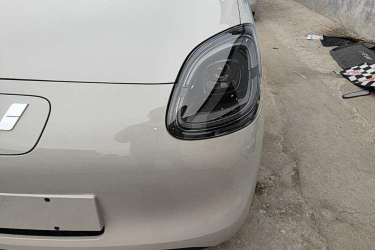 Used Wuling Hongguang MINIEV 2025 Four-Door Version Advanced Edition Left Front Headlight