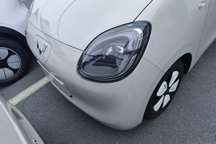 Used Wuling Hongguang MINIEV 2025 Four-Door Version Advanced Edition Left Front Headlight
