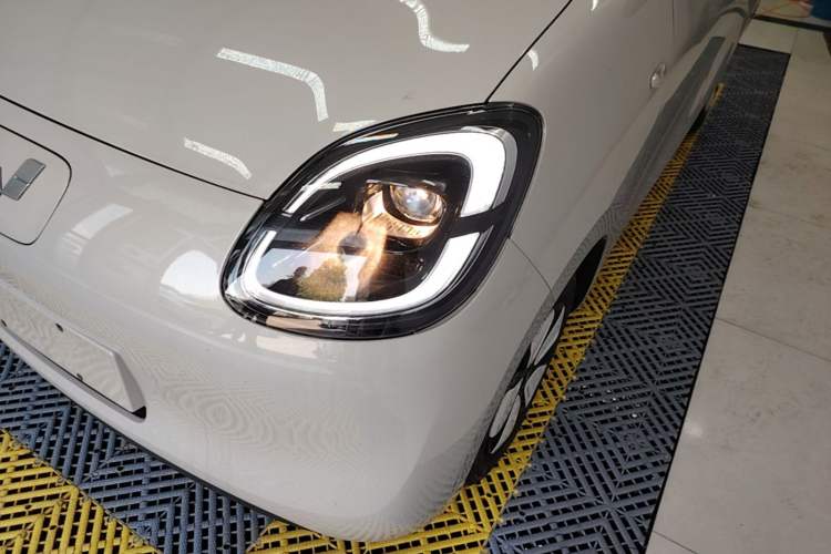 Used Wuling Hongguang MINIEV 2025 Four-Door Version Premium Edition Left Front Headlight