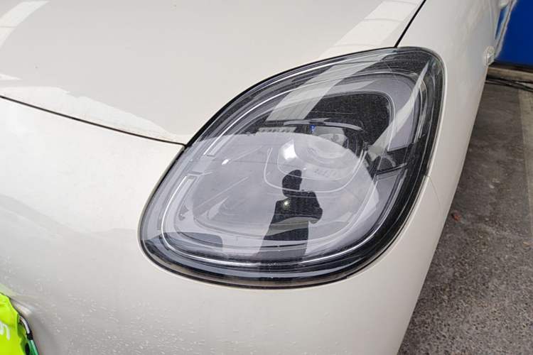 Used Wuling Hongguang MINIEV 2025 Four-Door Version Advanced Edition Left Front Headlight