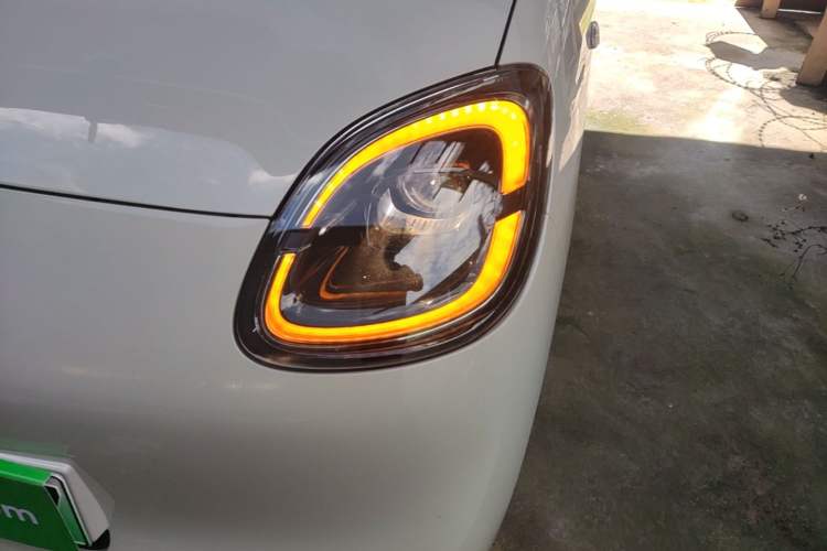 Used Wuling Hongguang MINIEV 2025 Four-Door Version Advanced Edition Left Front Headlight