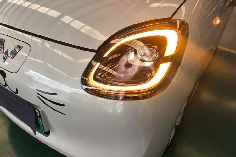 Used Wuling Hongguang MINIEV 2025 Four-Door Version Advanced Edition Left Front Headlight