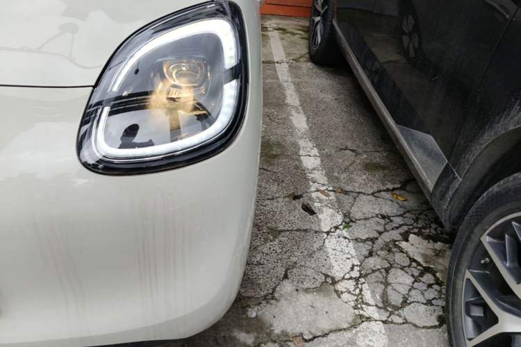Used Wuling Hongguang MINIEV 2025 Four-Door Version Advanced Edition Left Front Headlight